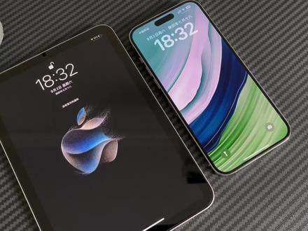 华为Mate60原生壁纸和苹果邀请函壁纸,你更喜欢哪个?#华为mate60 #苹果邀请函 #iPhone壁纸