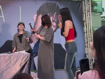 今天已变成全世界最害羞的小女孩#东纶 #炎亚纶 #台湾 #签售会