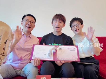 708
汉阳伢湖北第一
张煜东
清华大学计算机金融双学位
#高考 #清华大学 #高考状元 #宜学汉阳 #汉阳