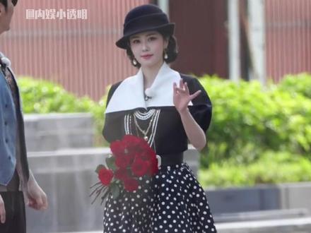 #白鹿把宋雨琦名牌贴在背后 心美心善的鹿鹿,最好的923姐妹花#白鹿 #宋雨琦 #奔跑吧 #娱乐评论大赏