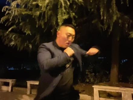都说人在江湖 身不由己!