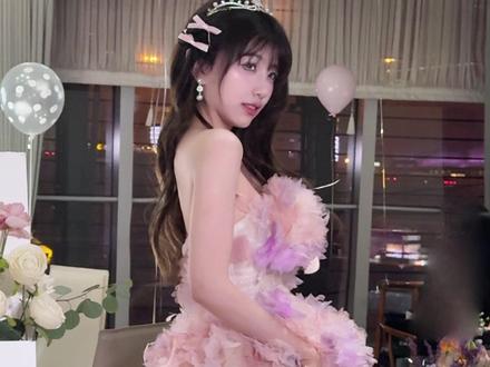 过生日就是要穿漂亮裙子
#过生日仪式感 #生日战裙 #婚纱