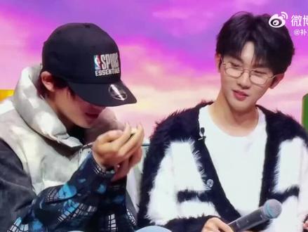 刘耀文给马嘉祺录的生日祝福视频来啦!!
完整版!
一起祝小马生日快乐🎂
cr见水印 #马嘉祺生日直播 #马嘉祺23岁生日快乐