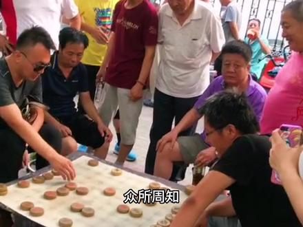 王铁锤:90后美女被称为象棋女神,大爷们都拜她为师,为何遭粉丝质疑是演员摆拍呢?