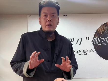 听周师傅聊修面技巧 冬天胡子如何热敷,小技巧,避免毛孔出血#修面比赛 #老刀修面 #修面教程 #非遗传承#周师傅修面教学