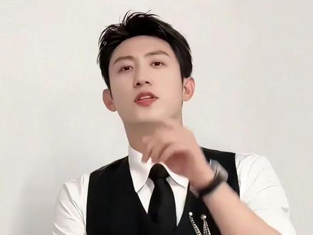 估计黄景瑜也没想到,只是官宣成为明星首位“太空游客”,谁料评论区破防的却是王一博粉丝#胡先煦 #黄景瑜 #王一博 #内容启发搜索 #影娱热点团