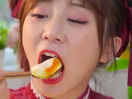 挑战鸡蛋的100种做法!!没想到鸡蛋还能这样做!#抖音美食创作人 #鸡蛋的神仙吃法 #一定要看到最后 #南方跨年美食可以这么朴素