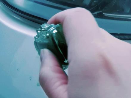 #生活小妙招
风油精+牙膏真的可以去除划痕,油漆等