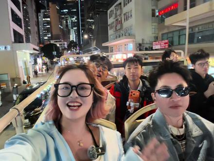 人生建议‼️
来香港一定要坐一趟Big Bus双层敞篷巴士✅
来一场浪漫的落日飞车体验🌇
#落日飞车 #bigbus观光巴士 #香港旅游攻略 #春节假期去哪玩 #寒假来了