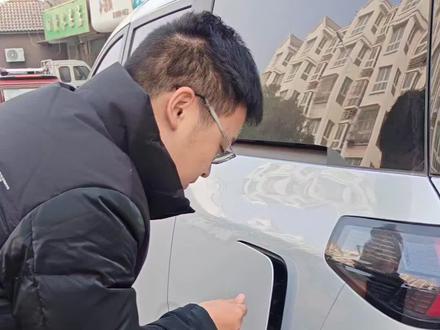 五菱星光730插混的充电口盖子他都能玩一大会#星光730 #我的菱感车生活#主角与配角#原创视频