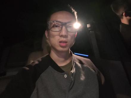 理想用车:OTA8.4.0又有什么重磅更新!?
OTA8.4已经用了一段时间,而这次又有什么重磅更新呢!?简单来说主要三点:VLA司机大模型再进化、理想livis眼镜的头枕音响、停止模式(单踏板)!
1️⃣VLA司机大模型再进化:我觉得在红绿灯启停、障碍物绕行以及空旷路况的通行效率上又有了新进化,大家可以体验后说说想法;
2️⃣理想livis眼镜的头枕音响:这个可太好用,基本上我每次开车都会使用,导航以及辅助驾驶相关的提示音直接传到眼镜耳机里,即清晰对其他乘坐人员又没有干扰;
3️⃣停止模式(单踏板):这个模式我用的不多,因为我大部分用辅助驾驶所以用不上,不过我专门让特斯拉车主体验过,他觉得和特斯拉还是有点不同,但是整体感受很不错!
#理想i6 #OTA #智能眼镜 #智能车机 #理想汽车