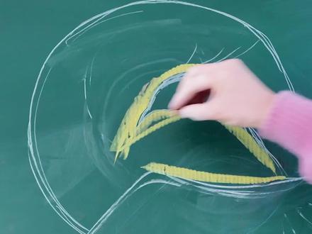 黑板报青鸾 愿我们以今日之努力,换明日振翼高飞,
抵达属于自己的青云之上。#黑板报 #粉笔画 #黑板报粉笔画 #黑板报可以有多绝