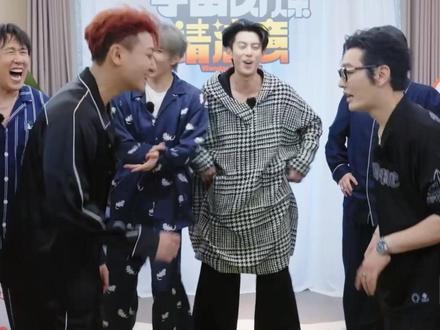 下饭变喷饭!宇宙爆闪团真有你们的 #宇宙闪烁请注意 #黄晓明#刘耀文 #王鹤棣被于洋踢出痛苦面具 #王鹤棣