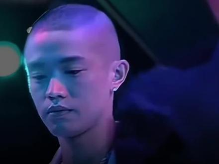 #曾毅原来早年就跳了外星小绿猫舞 不知道啊反正曾毅舞姿很曼妙#曾毅 #外星小绿猫 #整活 #万万没想到 @DOU+小助手