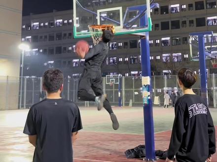 兄弟们,爽打!#篮球#莫兰特隔扣 #任甲瑞