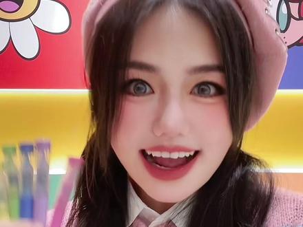 你发图我来画|挑战100天画300个可爱表情 打卡第26天辣~今天画这位粉丝宝宝投稿的Q版蝴蝶忍!
立个 Flag:100 天画粉丝投稿的可爱表情,日更 3 幅!速来发图投喂我!
还没被画到的粉丝宝宝别着急呀~记得多在评论区带图催更我~说不定下个“上电视”的就是你啦!#一起来画画 #丙烯马克笔 #你投稿我来画 #卡通画 #画头像