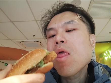 麦当劳新品,泰会浪青咖喱大鸡排堡#麦当劳 #麦当劳新品 #咖喱 #折耳根 #鱼腥草