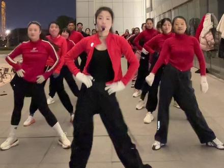 都怪夜太黑完整视频,喜欢的点赞收藏吧#运动 #广场舞dou起来 #跟着节奏嗨起来 #努力成为更好的自己