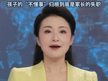 成都地铁上一孩子把座椅当秋千,家长不制止反当摄影师。#地铁