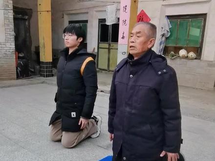 #跪拜礼仪 #尊重前辈 正确的拜年姿势,你做对了吗?