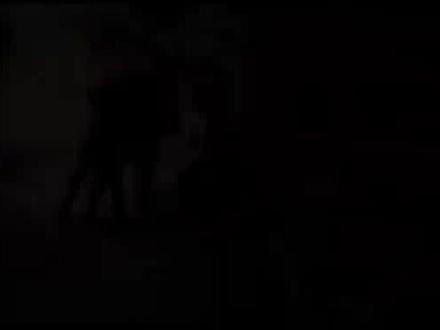 现代英雄张遇1995年出生于江苏南通如东,2014年在云南边境执行抓捕毒贩任务时,以1敌13,身中数枪数刀,右大腿重伤需拄拐行走,荣立二等功。
● 江苏南通如东县人,1995年出生。
● 云南边防总队机动特勤大队的武警战士。
● 2014年在云南边境执行抓捕毒贩任务时,遭遇埋伏,以1敌13。
● 身中数枪数刀,经过10几小时抢救才脱离生命危险。
● 右大腿重伤,需拄拐行走。
● 因英勇表现荣立二等功。
#张遇 #向英雄致敬 #孤胆英雄