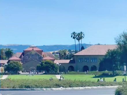 帕洛阿托(Palo Alto),又译帕罗奥多或帕罗奥图,是在美国加州旧金山湾区的一座城市,隶属于圣克拉拉县(Santa Clara County)。西邻斯坦福大学,是硅谷的中心,有着众多高科技公司,包括戴尔(DELL)的VMware,特斯拉汽车公司,IDEO公司,Palantir技术,并已成为一个孵化器提供几个其他的高科技公司,如苹果公司,谷歌,脸谱,罗技, Intuit公司,太阳微系统, Pinterest,和PayPal。截至2010年人口普查,全市总人口有64403居民。斯坦福大学的创立者利兰·斯坦福推动创建了帕洛阿托,他于1884年3月13日去世。帕洛阿托是美国房价最昂贵的城市之一。它的居民享受美国最优质的教育。