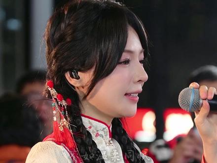 听这首歌的时候你几岁
#人美歌甜 #流行音乐 #鱼闪闪路演 #路人视角 #新鸳鸯蝴蝶梦 @鱼闪闪BLING