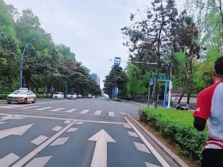 #长春马拉松 探路长春马拉松前半程,比赛日最后一个周末,我估计我们是最后一波探路的了,没了解过赛道的朋友可以提前观看了解一下,尤其是外地来长的朋友,地图上和画面都有相应的标注。@张闻 @大强跑不动