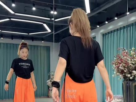 只做独一无二0.8倍速口令跟练完整版,夏丽老师新舞#镜背面跟练视频 #零基础练舞 #学舞蹈改变自己 #慢速分解 #潮流广场舞