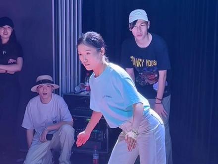 来咯 魔性机械舞第三弹 #霹雳舞 #魔性舞蹈