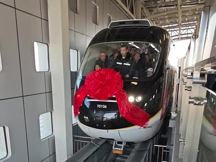 全国首条云巴环线,济南云巴正式开通试运营。#济南云巴