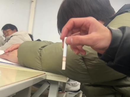 室友说一秒都不用删#上课日常 #好学生