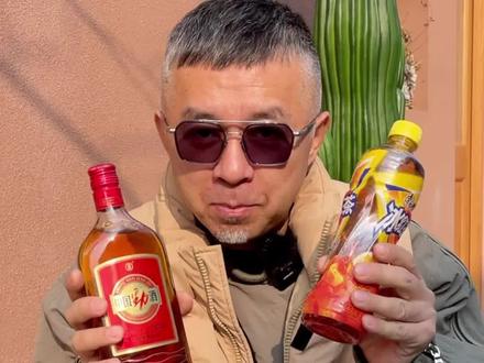 劲酒+冰红茶=威士忌的味道?今天试试是不是那个味。#便利店调酒 #威士忌 #酒文化 #劲酒虽好可不要贪杯哦 @DOU+小助手