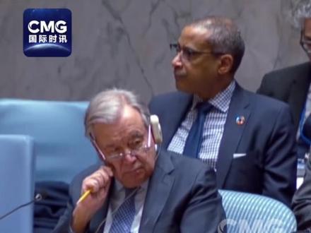 #中方说谈判之际美以袭击令人震惊 当地时间2月28日下午,北京时间今天(3月1日)清晨,联合国安理会就伊朗局势召开紧急会议。中国常驻联合国代表傅聪大使在会上表示,美国和以色列悍然对伊朗境内发动军事打击,导致地区局势骤然升级,中方对此深表关切。#中国代表说美以悍然对伊朗发动打击
傅聪大使强调,伊朗及其他地区国家的主权、安全和领土完整必须得到尊重。中方对冲突导致大量平民伤亡深感痛心。他呼吁各方履行国际法,切实保障平民安全,避免攻击民用设施。
傅聪大使指出,武力不是解决国际争端的正确方式,只会加剧仇恨和矛盾。中东局势升级外溢,不符合任何一方的利益。通过对话谈判解决矛盾分歧,是唯一的出路。中方呼吁立即停止军事行动,防止局势轮番升级。
傅聪大使表示,有关军事打击发生在美伊正在进行外交谈判之际,令人震惊。有关各方应展现政治诚意,尽快恢复对话谈判,回到政治解决的正确轨道上来。