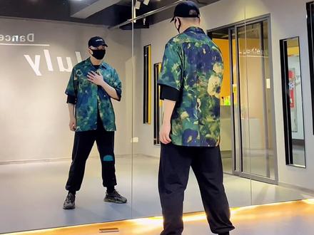 #背对背拥抱 #原创编舞 看来大家很喜欢这支舞蹈 完整版来啦 需要你们的小心心啦❤️@DOU+小助手