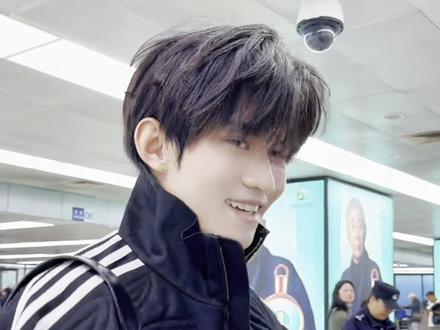 这个高嘉辉有新人美哦
#高嘉辉 #云旗 #生图