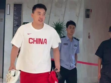 王俊杰接近转校印第安纳,征战疯三机会大增,有望获百万美元报酬 #王俊杰 #疯狂三月 #NCAA #印第安纳大学 #旧金山大学