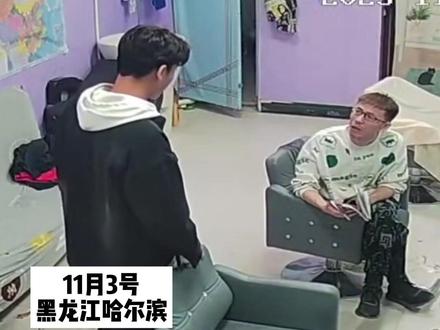 理发店老板遇奇葩客人,在别家染发没染上找他退98!