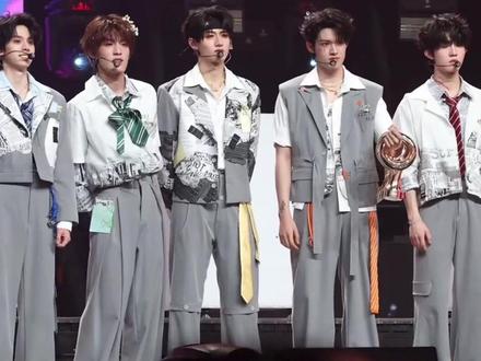 时代峰峻就TOP登陆少年番位争议做出回应 #时代少年团 #时代峰峻 #TOP登录少年 #荣耀之战