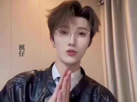 祝小卡拉米呱呱群双满月快乐!🎉 我们爱喝西瓜汁(?)