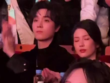 这就是…“命中注定”的“相遇~”
#侯呈玥梁思伟京婚浓瘾首搭 #京婚浓瘾 #侯呈玥 #梁思伟