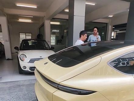 蔚来ET5,云初黄配电驭紫,2022年12月27日上牌,几个月的准新车,原版原漆,10900公里,75度电池买断,续航560公里!车辆配置价格325700,选配云初黄颜色,电驭紫内饰,气辉橙卡钳,Moon外观套件,糯米机器人!#蔚来et5 #真车实价无套路 #每天推荐好车 #二手车买卖 #温州二手车