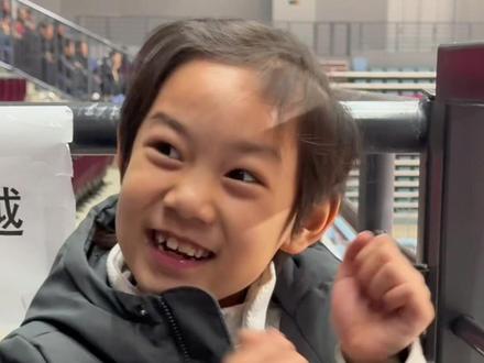 是带你来学习呢不是来看谁最帅的#篮球比赛 #精彩瞬间 @陕西省篮球协会 #陕西省城际篮球联赛 话说有认识8号的吗