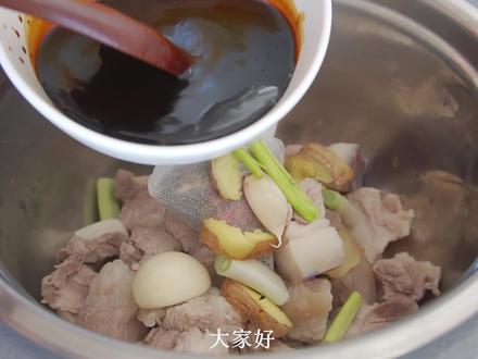 炖肉有人用水有人用啤酒,难怪不好吃,秘密教给你,这样炖肉才香