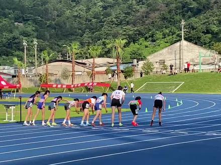 我家小宝贝200 米 400 米 800 米均超国家三级运动员标准👏👏👏👏👏 这是800 米比赛现场 分享了视频😃😀😀#汗水不会辜负你 #体育精神
