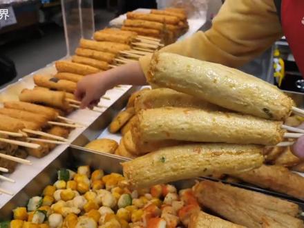 韩国大叔制作手工鱼饼,手速惊人,过程特别解压#美食分享 #街头美食推荐 #韩国美食 #手工鱼饼制作