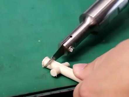 这是世界上最快的刀,可以达到削铁如泥的效果! #知识前沿派对 #涨知识 #2023科普时刻 @抖音博士团