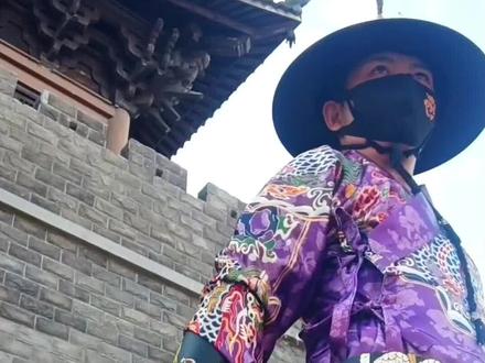 述史,是传华夏文脉、记先民气节,守的是历史本真,讲的是史实经纬。各朝兴衰皆属中华过往,正视历史从非族群对立,跳出来阻挠歪曲者,不过是惧真相昭然、难掩心虚。华夏史脉不容篡改,明之荣辱、民之气节当昭于世人,宵小置喙,徒增笑耳。#汉服#明朝#文化复兴#历史#传承