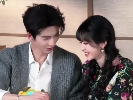 不同女星候场对张凌赫态度看真实关系,虞书欣大方畅聊,田曦薇冰火两重天,白鹿为何如此“恨海情天”?#白鹿 #田曦薇 #张凌赫 #影娱热点团 #内容启发搜索