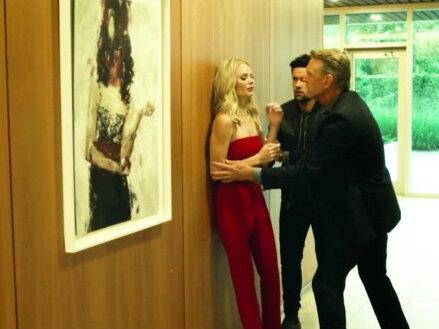 女人嘴里长出狗牙#悬疑 #猎奇 #狗牙 #狂犬病